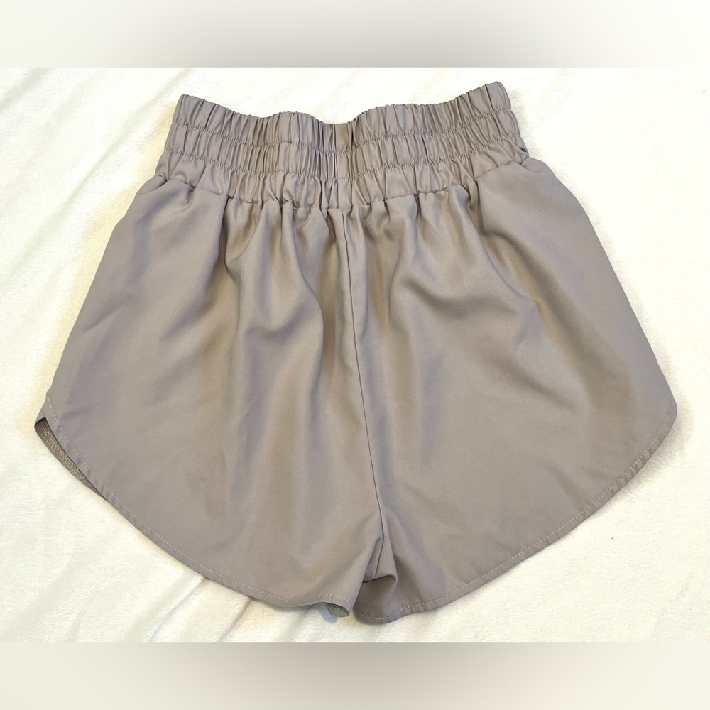 SHEIN Women’s Gray Wide Elastic Waist Polyester Blend Running Shorts Sz S - Picture 10 of 13
